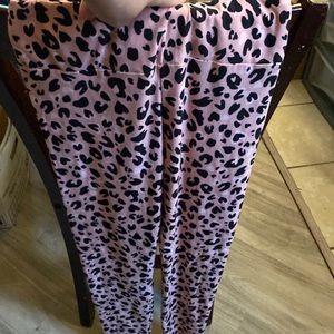 No Boundaries Woman’s leggings size 7-9 comes from smoke and pet free home